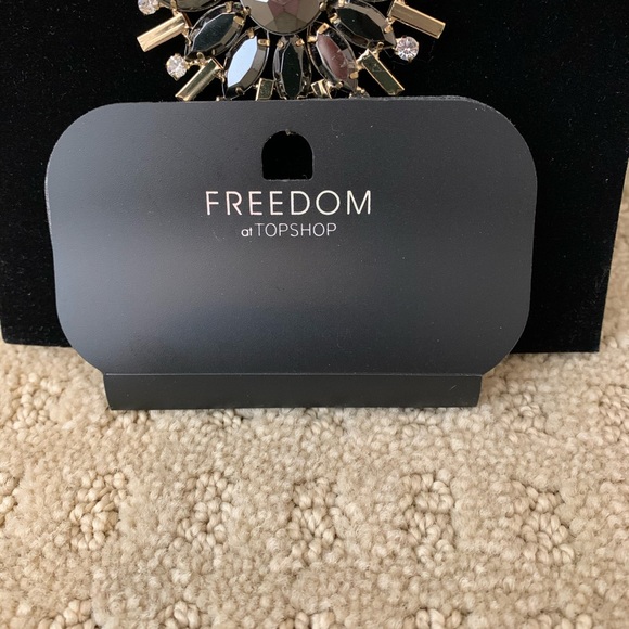 TOPSHOP unique large pendant necklace - Picture 3 of 4